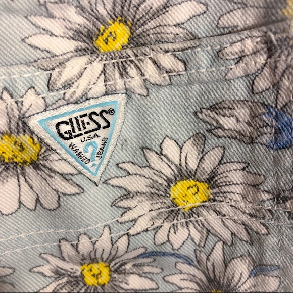 ⬇️ $45 GUESS by Marciano daisy Jean shorts - Picture 4 of 5